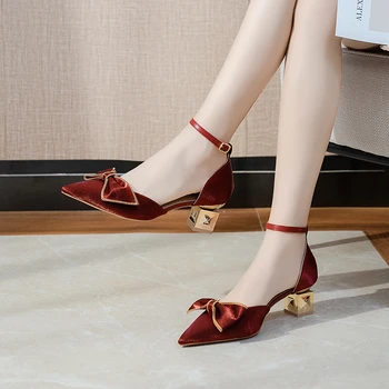 Tek ayakkabı İlkbahar / Sonbahar Kadın 2022 Yeni Peri Tüm Maç Sivri Kalın Topuk Net Kırmızı İns Yay yüksek topuklu sandalet Tıknaz Topuklu